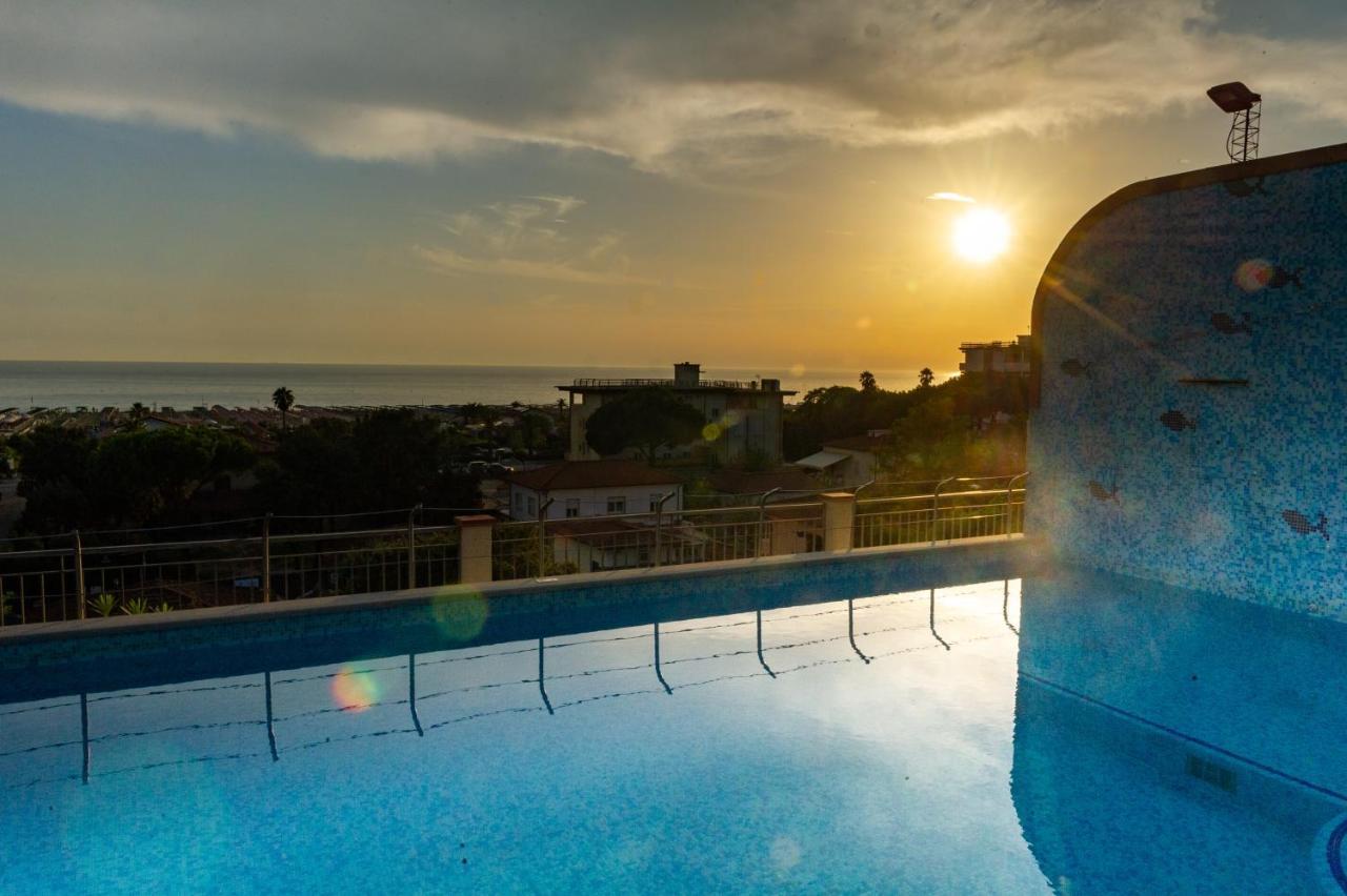 Hotel Nuova Sabrina Marina di Pietrasanta Dış mekan fotoğraf