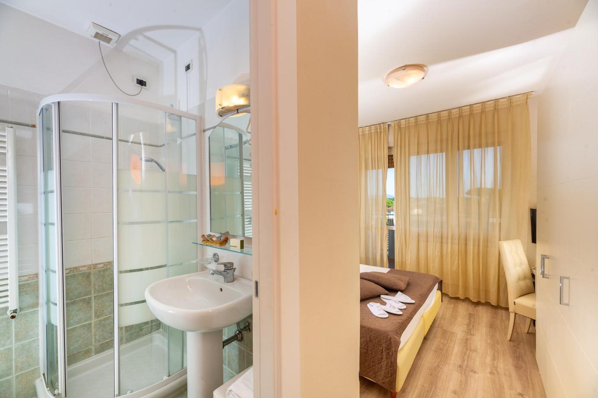 Hotel Nuova Sabrina Marina di Pietrasanta Dış mekan fotoğraf