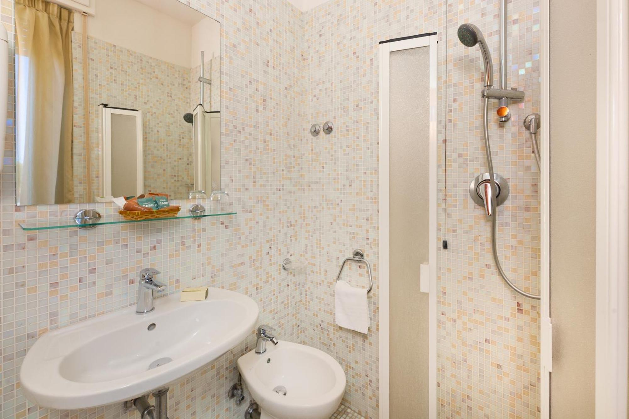Hotel Nuova Sabrina Marina di Pietrasanta Dış mekan fotoğraf