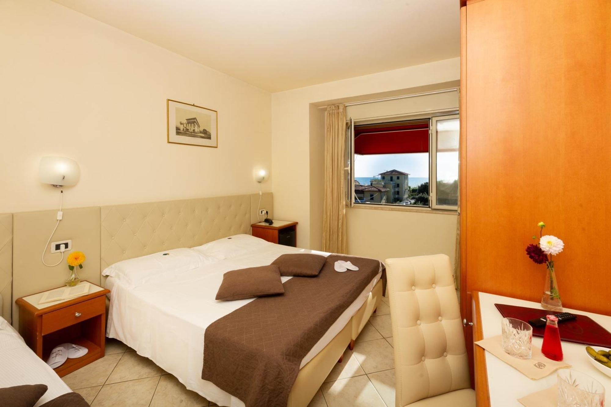 Hotel Nuova Sabrina Marina di Pietrasanta Dış mekan fotoğraf